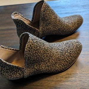 Lucky Brand leopard print ankle booties